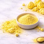 Kükürt (Sulfur) kristalleri ve sarı kükürt tozu — mineral dermatoloji bileşeni