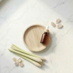 Limonotu yağı ve Cymbopogon citratus yaprakları — tropikal ot